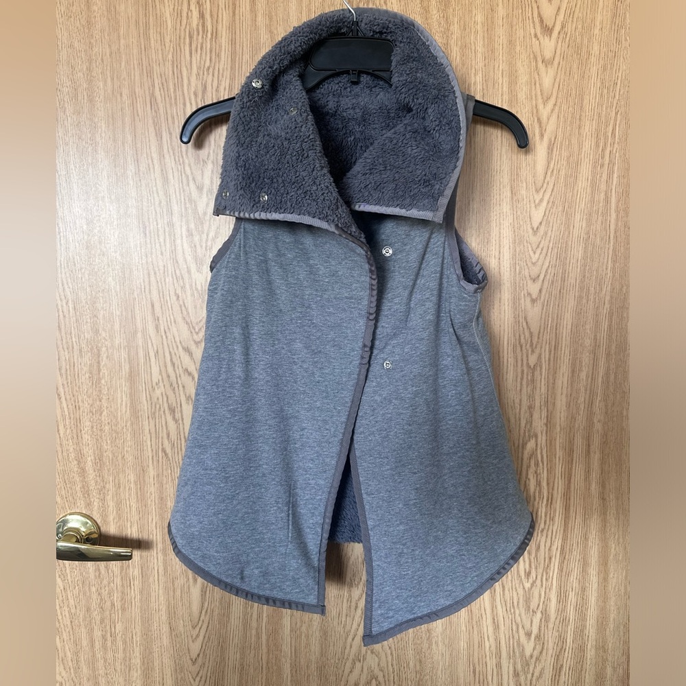 Tivivva Gray Fleece Resersible Cozy Vest Girls 12